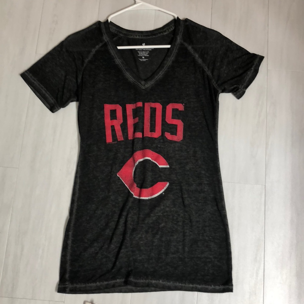 Cincinnati reds v-neck